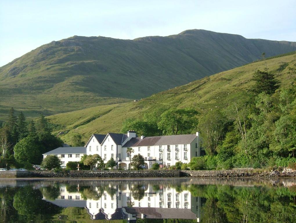 Leenane Hotel Leenaun Exterior photo